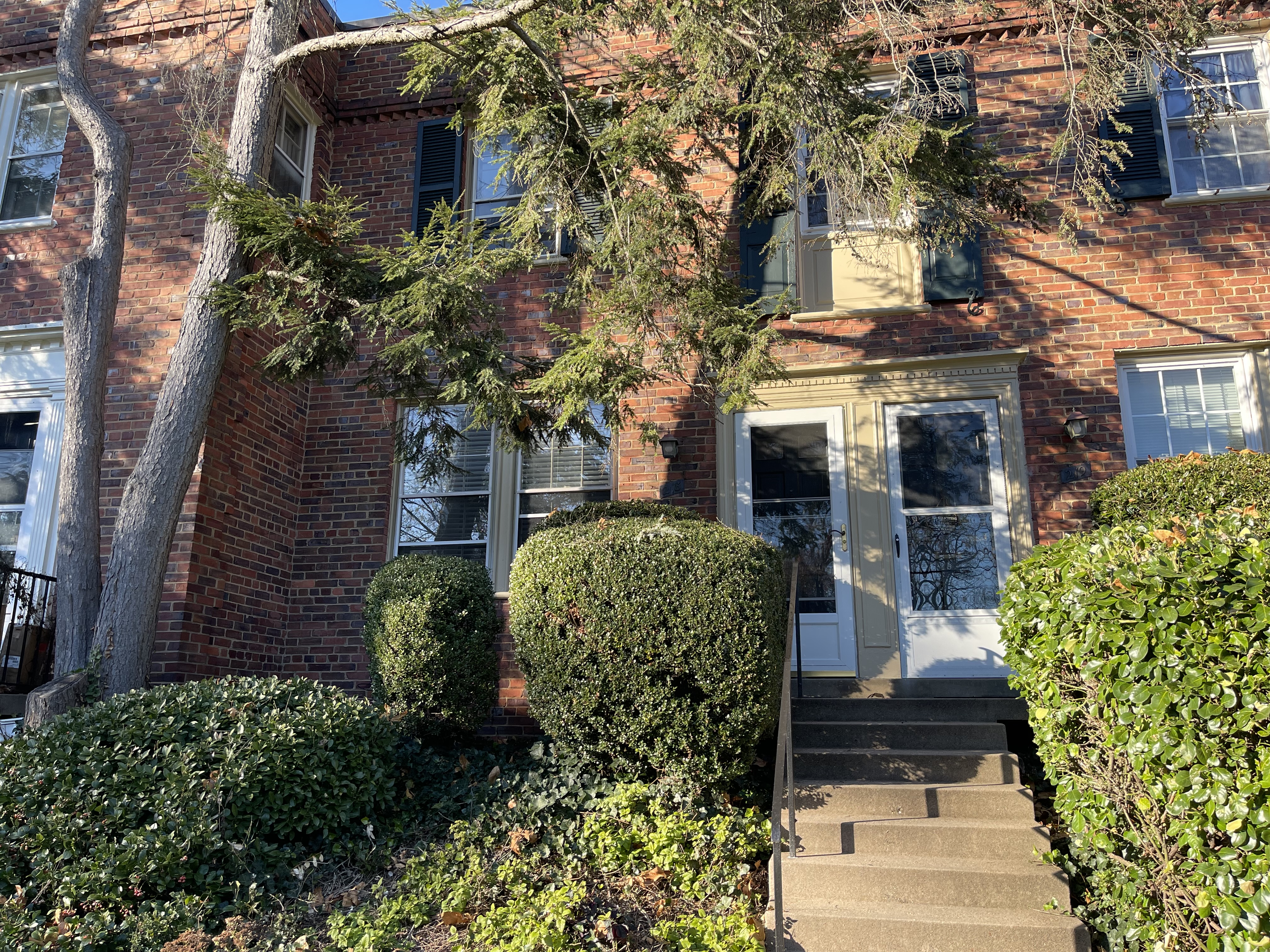Beautiful Two Level One Bedroom, One Bath Brick Townhouse – 1401 S. Barton St #218