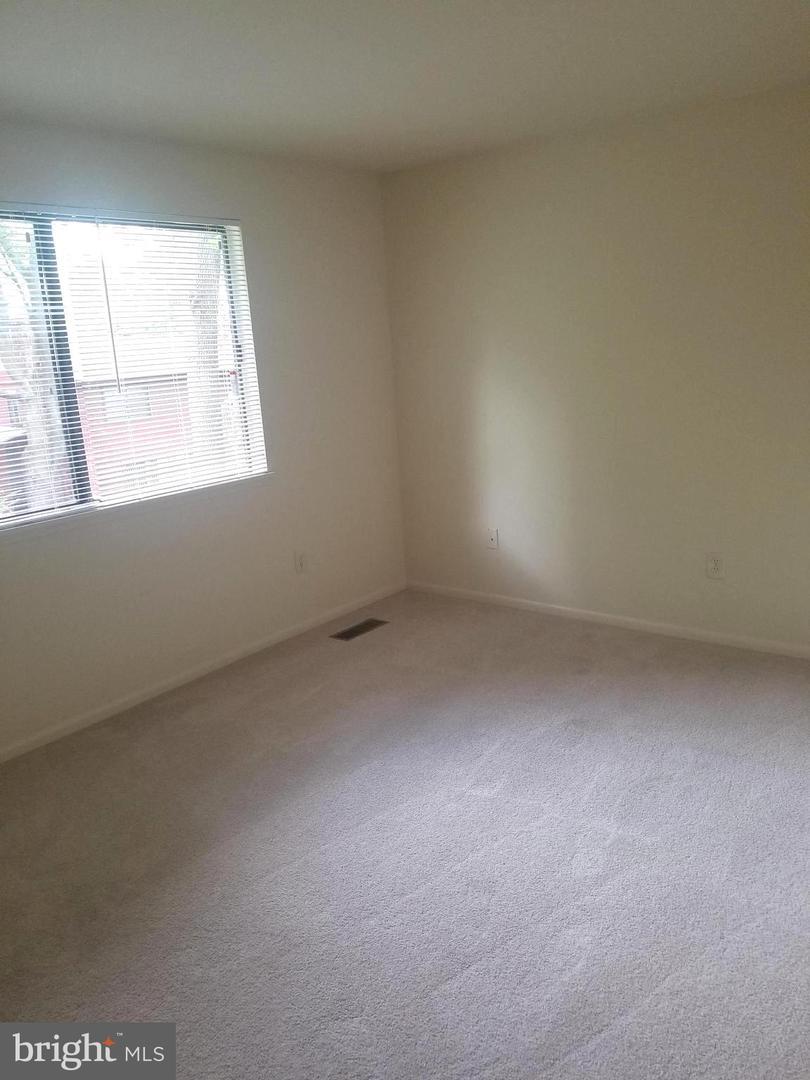 Contemporary 3BR/2.5BA Home in Arlington – 6363 11th Rd N.