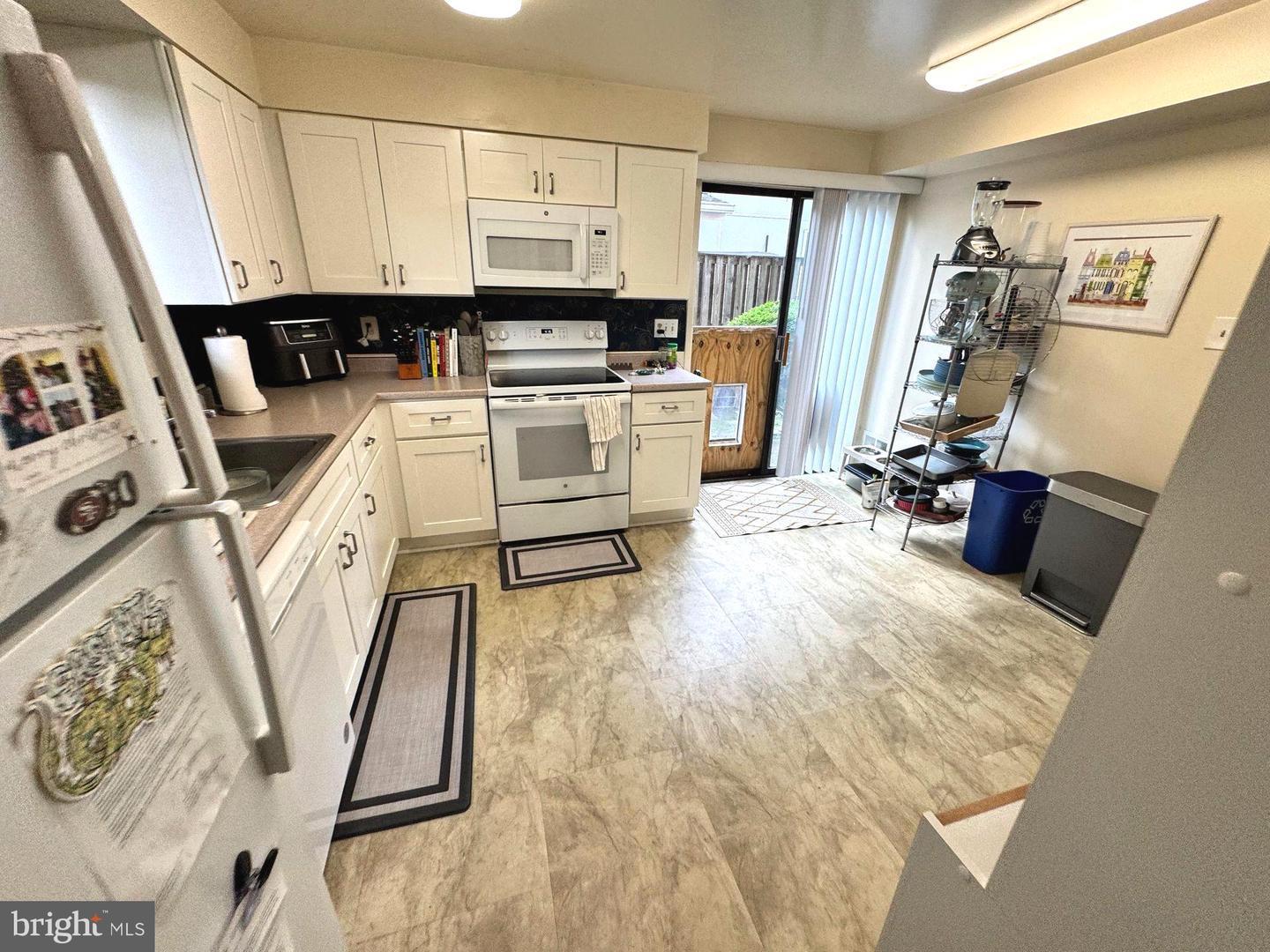 Contemporary 3BR/2.5BA Home in Arlington – 6363 11th Rd N.