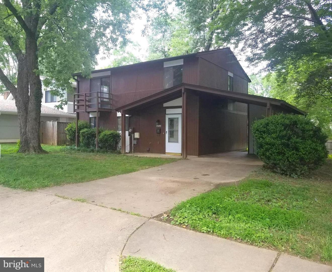 Contemporary 3BR/2.5BA Home in Arlington – 6363 11th Rd N.