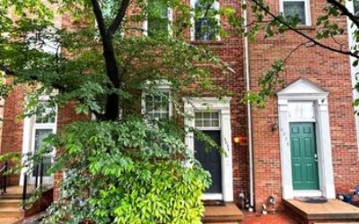 Elegant 3BR Townhouse with Fireplace, Garage & Prime Alexandria Location – 6036 Lincolnia Rd.