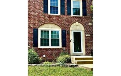 Charming 3BR/3.5BA 3 Level Townhome in Lorton – 7344 Rhondda Drive